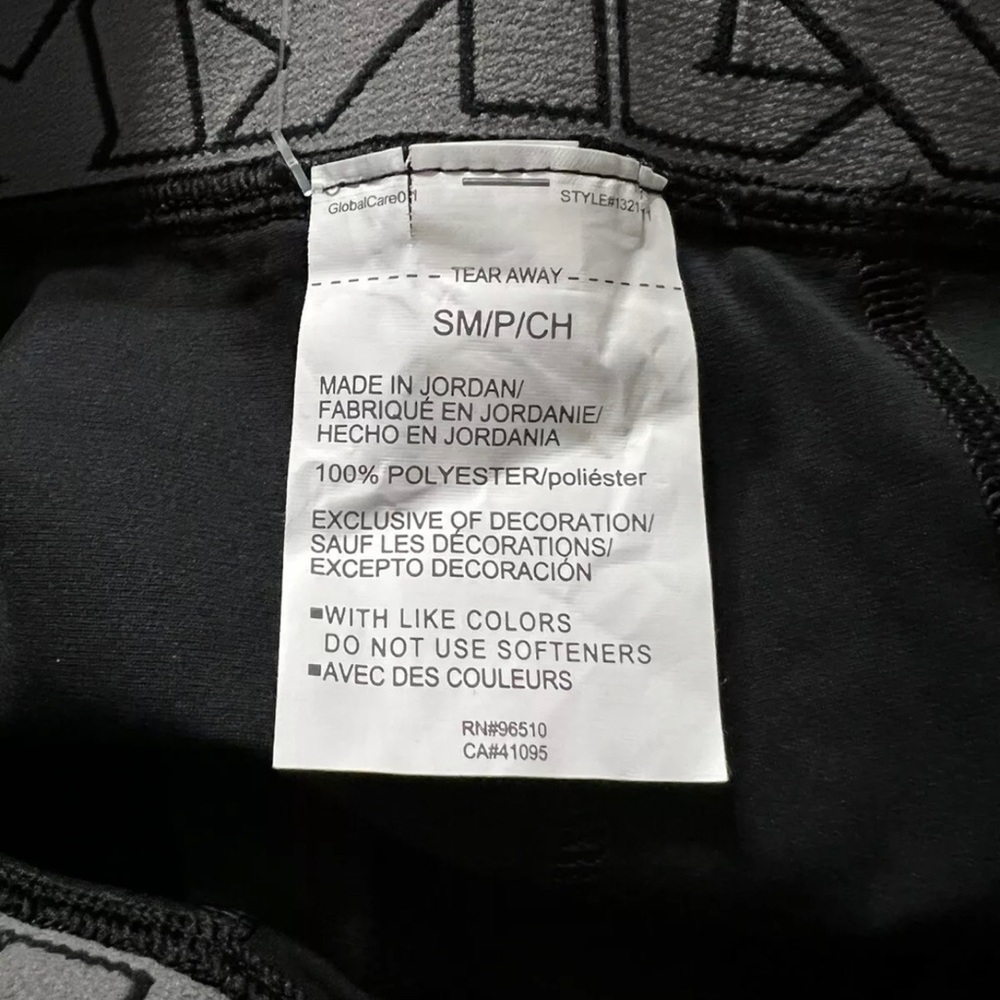 NWT UA Project Rock Vanish Black 3/4 Leggings Pants Sz S - Picture 12 of 12